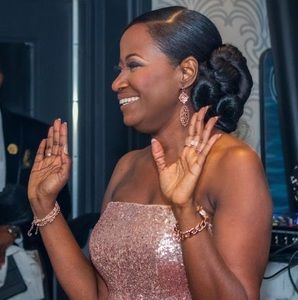 Meet your Posher, Andrée dandy